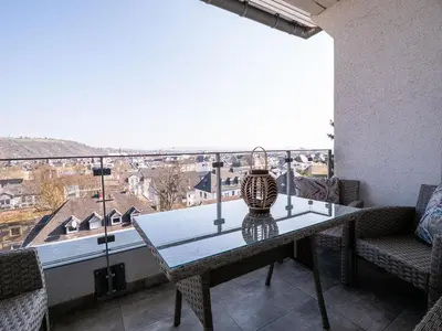 Ein Balkon oder eine Terrasse in der Unterkunft Design Apartment zentral für 6 in Andernach: Ausblick, WiFi, Küche