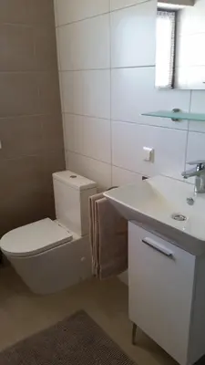Ein Badezimmer in der Unterkunft Ferienhaus Eifelhöhe mit Maarpanorama