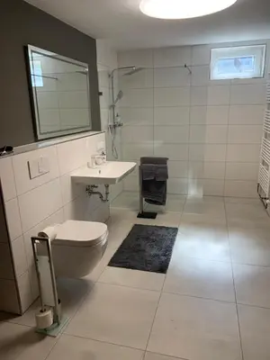 Ein Badezimmer in der Unterkunft Wohnung zur Langzeitmiete geeignet