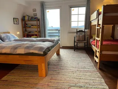 Ein Bett oder Betten in einem Zimmer der Unterkunft Eifel Landhaus Panoramablick unter der Burg Olbrück mit Sauna Hottub großer Terrasse und Garten Ideal für Familien