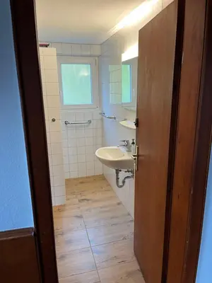 Ein Badezimmer in der Unterkunft Eifel Landhaus Panoramablick unter der Burg Olbrück mit Sauna Hottub großer Terrasse und Garten Ideal für Familien