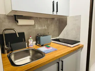 Küche/Küchenzeile in der Unterkunft Klassen Stay - Design Studio in 11 Etage - Tolle Aussicht - Sauna, Pool - Netflix