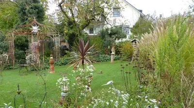Ein Garten an der Unterkunft Eifelidylle am MoselMaareRadweg