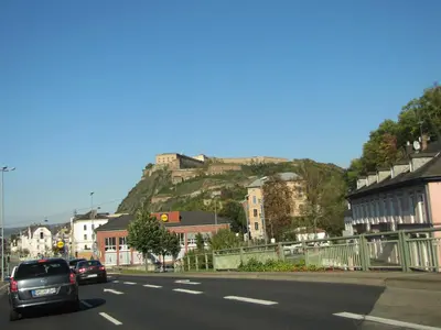 Ein allgemeiner Bergblick oder ein Berglick von des Ferienhauses aus