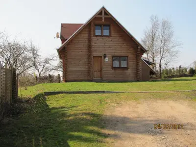 Das Gebäude in dem sich das Ferienhaus befindet