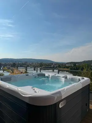 Der Swimmingpool an oder in der Nähe von Penthouse Wohnung mit schönem Moselblick in Metternich