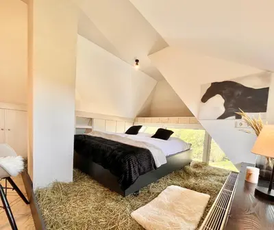 Ein Bett oder Betten in einem Zimmer der Unterkunft Reet am Rhein-Heuboden, Eröffnungsangebot