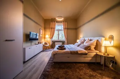 TV/Unterhaltungsangebot in der Unterkunft LLR Design Apartment - Emerald Green im Zentrum von Koblenz