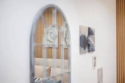 Ein Bett oder Betten in einem Zimmer der Unterkunft 140qm 3BR apartment - central, cozy and stylish
