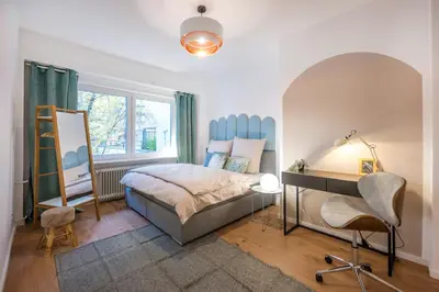 Ein Bett oder Betten in einem Zimmer der Unterkunft 120qm, cozy Apartment, sehr zentral am HBF, 3SZ