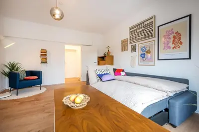 Ein Sitzbereich in der Unterkunft 120qm, cozy Apartment, sehr zentral am HBF, 3SZ
