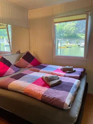 Ein Bett oder Betten in einem Zimmer der Unterkunft Hausboot im Hafen