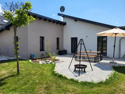 Ein Garten an der Unterkunft Ferienhaus Kleine Auszeit