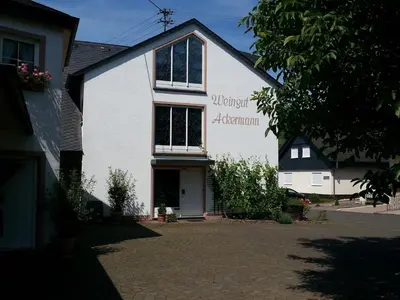 Das Gebäude in dem sich die Ferienwohnung befindet