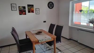 Ein Sitzbereich in der Unterkunft Ferienwohnung Hennessy
