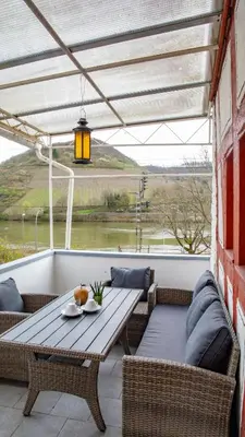 Ein Sitzbereich in der Unterkunft Ferienhaus zum Kompeskopf - mit Moselblick