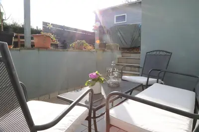 Ein Balkon oder eine Terrasse in der Unterkunft INDIVIDUAL APARTMENTS - Zentrale, ruhige Wohnung in Innenstadt - Küche, Parkplatz, Terrasse, SmartTV, Netflix