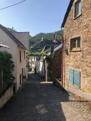 Ein allgemeiner Bergblick oder ein Berglick von der Ferienwohnung aus