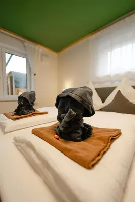 Ein Bett oder Betten in einem Zimmer der Unterkunft Spa Cottage Serenity Chalet