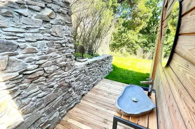 Ein Garten an der Unterkunft Tinyhouse Minimalus Panorama Schlafloft im Grünen
