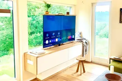 TV/Unterhaltungsangebot in der Unterkunft Tinyhouse Minimalus Panorama Schlafloft im Grünen