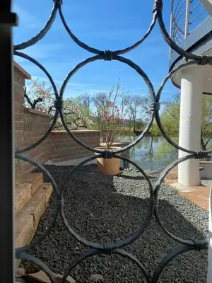 Ein Garten an der Unterkunft Ferienwohnung Flussufer No.12