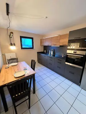 Küche/Küchenzeile in der Unterkunft Zeitwohnung Kenn bei Trier