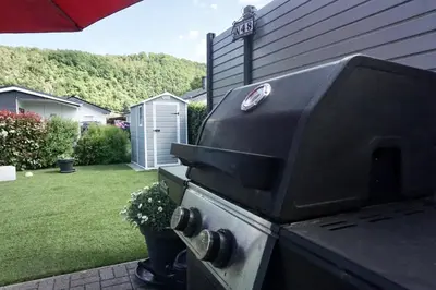Ein für Gäste verfügbarer Grill in der Ferienwohnung