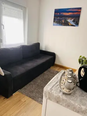 Ein Sitzbereich in der Unterkunft Lovely 1-Bed Apartment in Koblenz