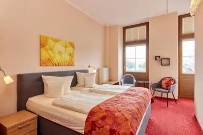 Ein Bett oder Betten in einem Zimmer der Unterkunft Moselhotel Römischer Kaiser `Staffuntil5pm`EarlyBirdBreakfast`CityParking