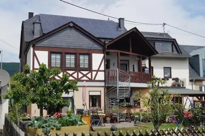 Das Gebäude in dem sich die Ferienwohnung befindet