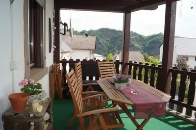 Ein allgemeiner Bergblick oder ein Berglick von der Ferienwohnung aus