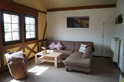Ein Sitzbereich in der Unterkunft Ferienwohnung Weingarten