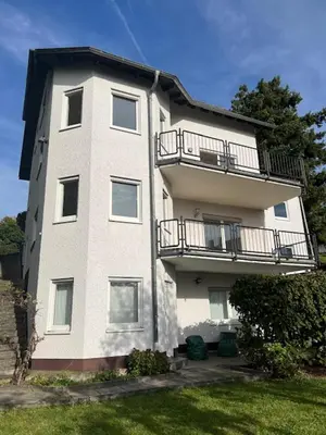 Das Gebäude in dem sich das Ferienhaus befindet
