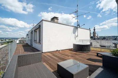 Ein Balkon oder eine Terrasse in der Unterkunft Penthouse Panoramablick Whirlpool Parken