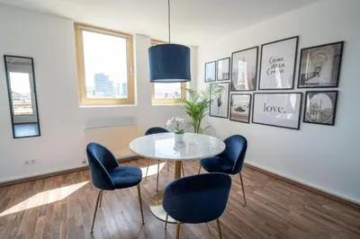 Ein Sitzbereich in der Unterkunft Penthouse Panoramablick Whirlpool Parken