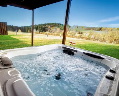 Der Swimmingpool an oder in der Nähe von Relax Lodge (Eifel)