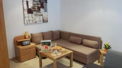 Ein Sitzbereich in der Unterkunft Bichlhof Bärfra Ferienwohnung Am Brunnen