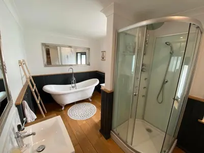 Ein Badezimmer in der Unterkunft FeWo Kirschblüte