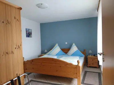 Ein Bett oder Betten in einem Zimmer der Unterkunft Weingut-Ferienwohnungen Lorenz - nur Urlaubsgäste