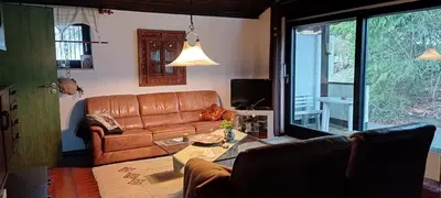 Ein Sitzbereich in der Unterkunft Haus am Wald