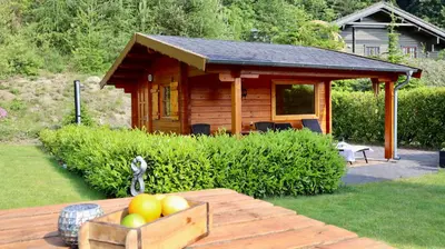 Ein Garten an der Unterkunft Casa al Bosco Ferienhaus am Wald