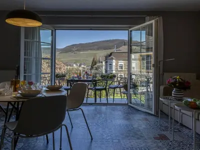 Ein allgemeiner Bergblick oder ein Berglick von der Ferienwohnung aus