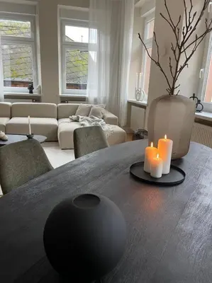 Ein Sitzbereich in der Unterkunft BG Living & Hosting - Exklusive Jugendstilwohnung an der Mosel in Ürzig - 2 Schlafzimmer, bis 4 Personen, Fahrradkeller, Waschmaschine & Trockner