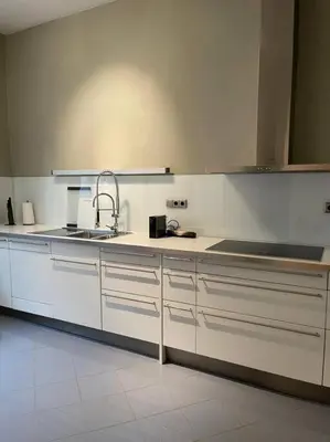 Küche/Küchenzeile in der Unterkunft BG Living & Hosting - Exklusive Jugendstilwohnung an der Mosel in Ürzig - 2 Schlafzimmer, bis 4 Personen, Fahrradkeller, Waschmaschine & Trockner