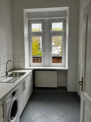 Küche/Küchenzeile in der Unterkunft BG Living & Hosting - Exklusive Jugendstilwohnung an der Mosel in Ürzig - 2 Schlafzimmer, bis 4 Personen, Fahrradkeller, Waschmaschine & Trockner