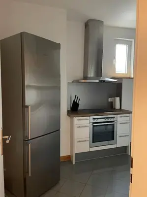 Küche/Küchenzeile in der Unterkunft Mosel-Charm - Urige Dachgeschosswohnung für 6 Personen - 3 Schlafzimmer, Fahrradkeller & Gratis WLAN - BG Living & Hosting