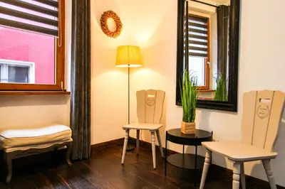 Ein Sitzbereich in der Unterkunft Rustikal trifft Modern, Bar Keller, Terrasse, 2 Schlafzimmer