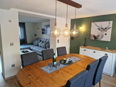 Ein Sitzbereich in der Unterkunft Ferienwohnung am Wasserfall