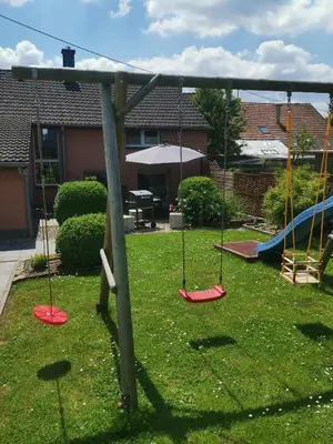 Ein Kinderspielbereich in der Unterkunft Ferienwohnung am Wasserfall